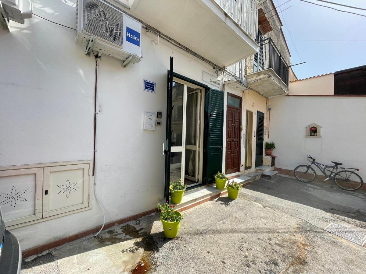 Casa Vacanze Baglio Barcellona Mondello ปาแลร์โม ภายนอก รูปภาพ